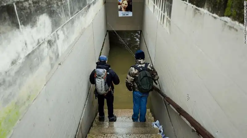 wanderlust tips nuoc song seise dang cao paris ngap lut nghiem trong 2