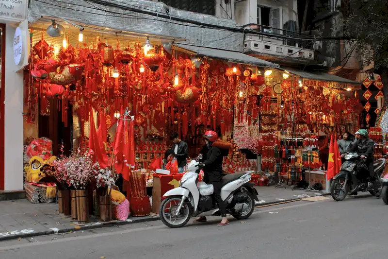 wanderlust tips pho hang ma ron rang trong nhung ngay cuoi nam san sang don tet 1