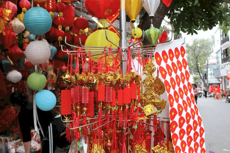 wanderlust tips pho hang ma ron rang trong nhung ngay cuoi nam san sang don tet 3