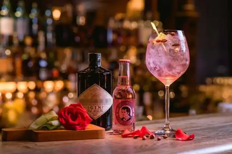 Tình yêu thăng hoa tại Hôtel Des Arts Saigon 6 Tại Hôtel Des Arts Saigon cặp đôi sẽ có một đêm lãng mạn trên cao