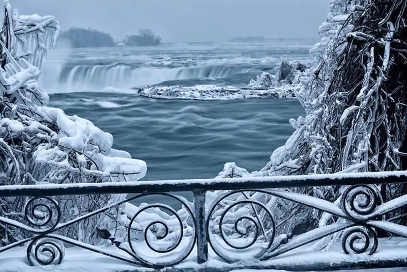 wanderlust tips ve dep ngoan muc khi thac niagara dong bang duoi thoi tiet 67c 1