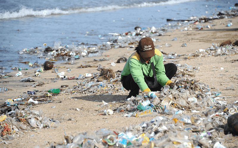 Cảnh báo khẩn cấp về tình trạng rác thải ở Bali, Indonesia