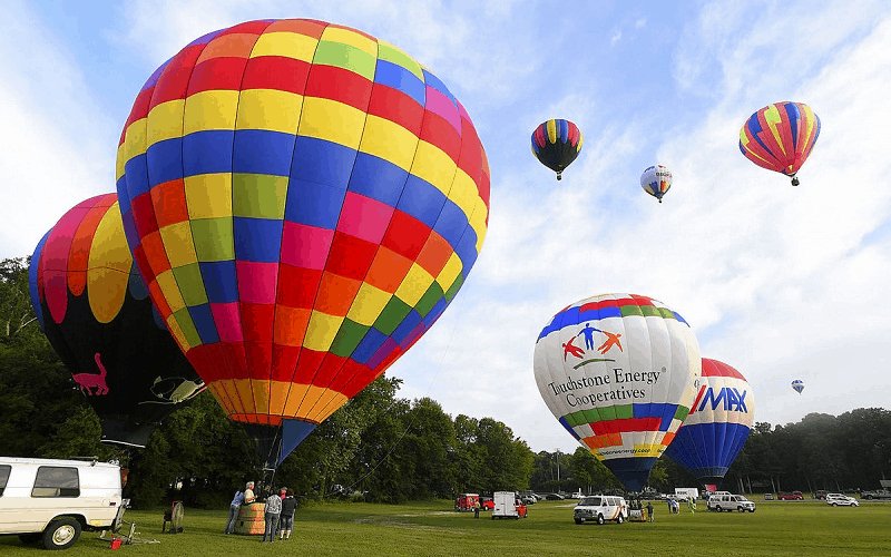 Thụy Sĩ rực rỡ sắc màu trong lễ hội khinh khí cầu quốc tế lần thứ 40