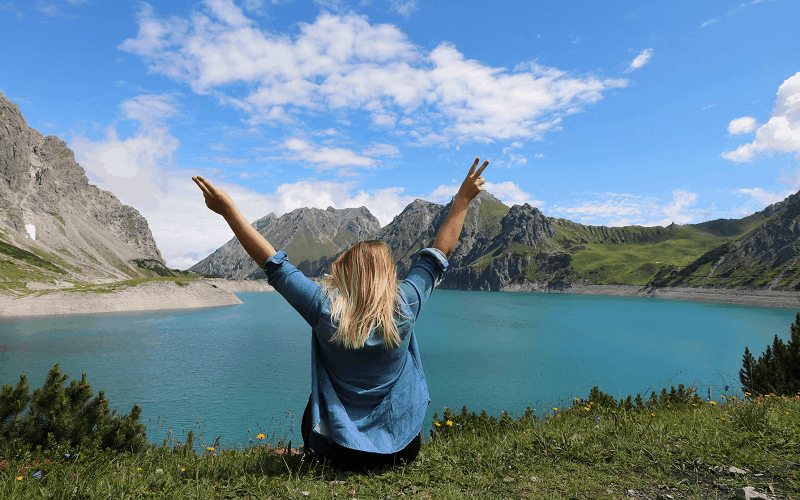 Travel blogger Emily Luxton: “Hãy luôn mở rộng lòng và nói có với mọi cơ hội” Travel blogger Emily Luxton: “Hãy luôn mở rộng lòng và nói có với mọi cơ hội”