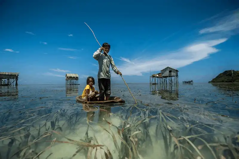 Bajau - Bộ tộc có khả năng bơi lặn như "người cá" 11 wanderlust tips bajau bo toc co kha nang boi lan nhu nguoi ca 6