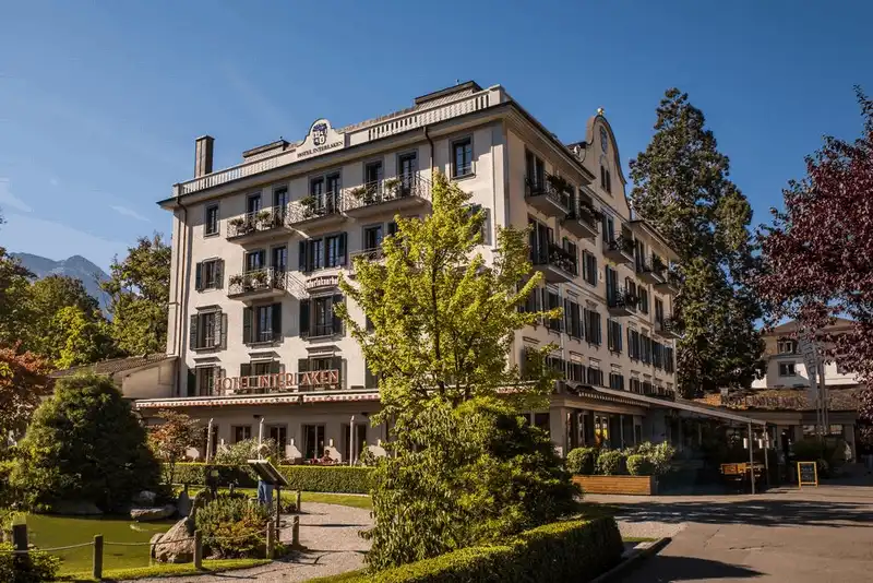 wanderlust tips diem danh 10 khach san co tuoi tho cao nhat gioi 10