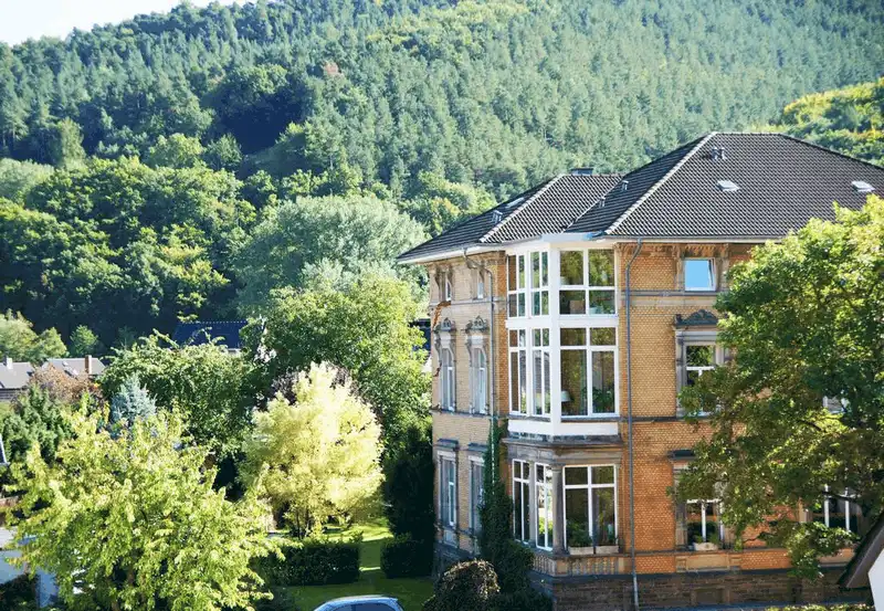 wanderlust tips diem danh 10 khach san co tuoi tho cao nhat gioi 8