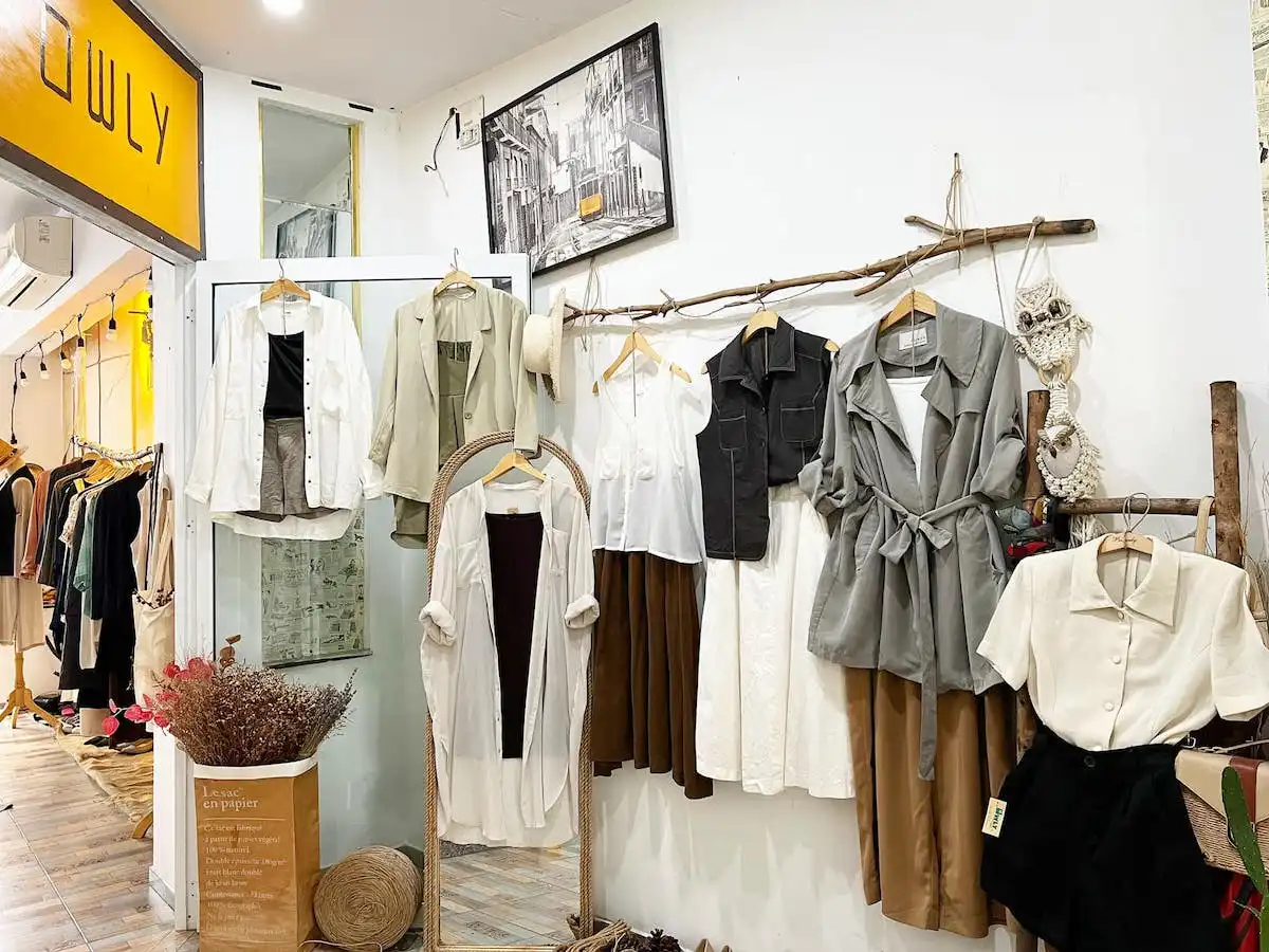 quan-ao-secondhand-la-loai-quan-ao-da-qua-su-dung-duoc-thu-gom-tu-nhieu-nguon-va-ban-lai-cho-nguoi-khac