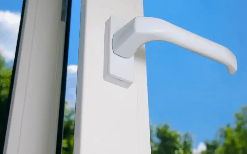 wanderlust tips 6 cach de bao ve ngoi nha cua ban khi ban di du lich 7