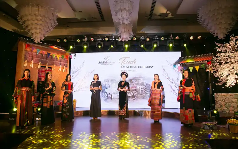 Châu Bùi sành điệu hội ngộ á hậu Tú Anh tại sự kiện ra mắt Silk Path Grand Resort Sapa 5 wanderlust tips Chau Bui sanh dieu hoi ngo a hau Tu Anh tai su kien ra mat Silk Path Grand Resort Sapa1