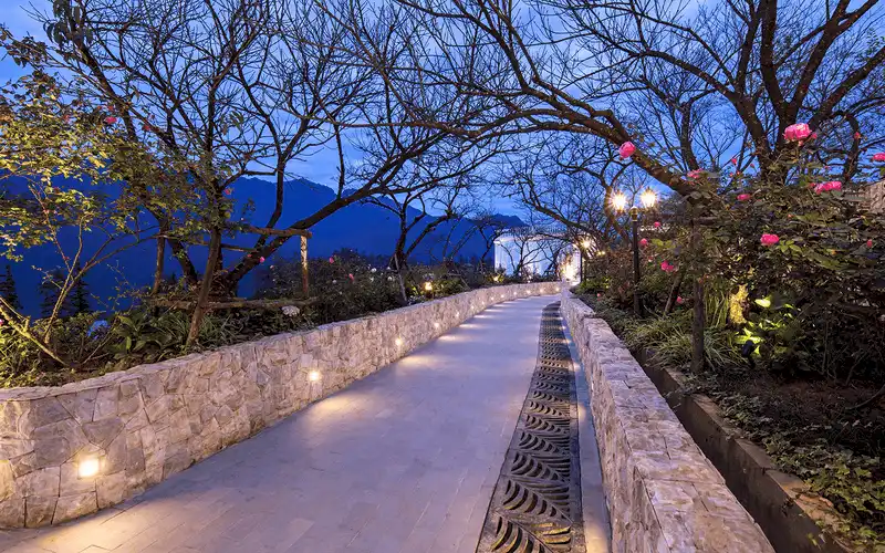 Châu Bùi sành điệu hội ngộ á hậu Tú Anh tại sự kiện ra mắt Silk Path Grand Resort Sapa 10 wanderlust tips Chau Bui sanh dieu hoi ngo a hau Tu Anh tai su kien ra mat Silk Path Grand Resort Sapa11