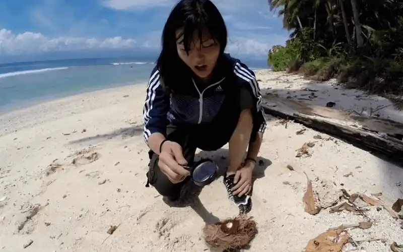 wanderlust tips ki nang sinh ton khi bi troi dat vao dao hoang 8