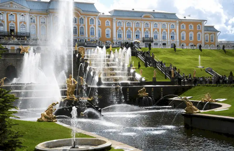 Lễ hội khai mở đài phun nước tại cung điện mùa hè Peterhof 2018 6 wanderlust tips le hoi khai mo dai phun nuoc tai cung dien mua he Peterhof 2