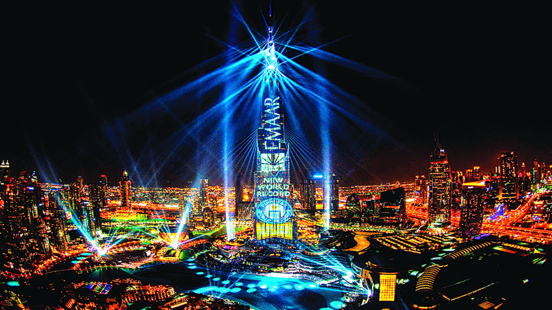 wanderlust tips ngam nhin chuong trinh laser hoanh trang nhat Dubai 1 3