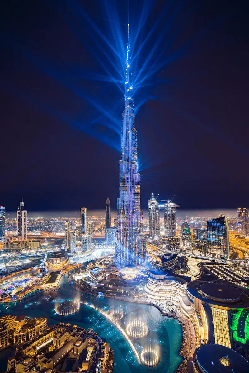 wanderlust tips ngam nhin chuong trinh laser hoanh trang nhat Dubai 12 1