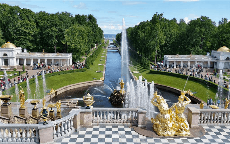 Lễ hội khai mở đài phun nước tại cung điện mùa hè Peterhof 2018 5 wanderlust tips le hoi khai mo dai phun nuoc tai cung dien mua he Peterhof 1 1