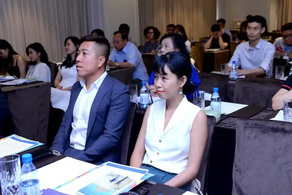 Công bố chuỗi hành trình Hello World - Hành trình du lịch hạng sang tại Hàn Quốc 7 Blogger Travip Yeumaybay.com va Le Ngoc Nha co hai nguoi resize