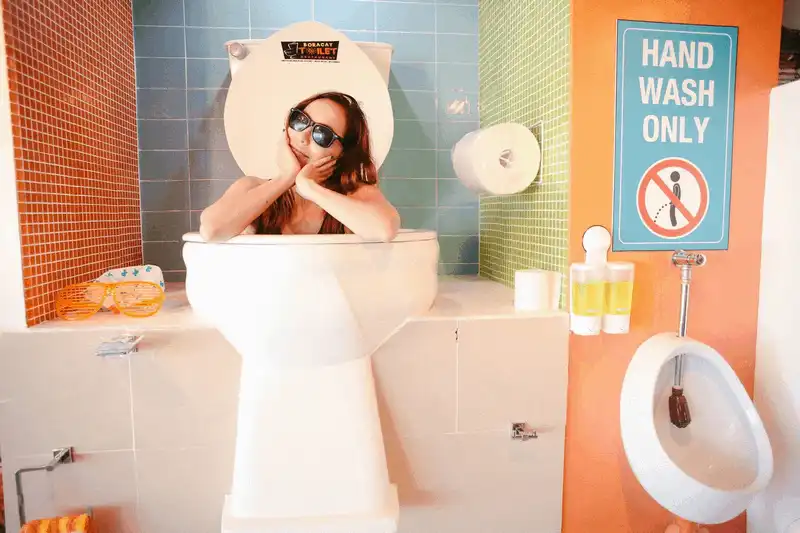 Wanderlust Tips Boracay toilet nha hang nha ve sinh hut khach o Philipines 5