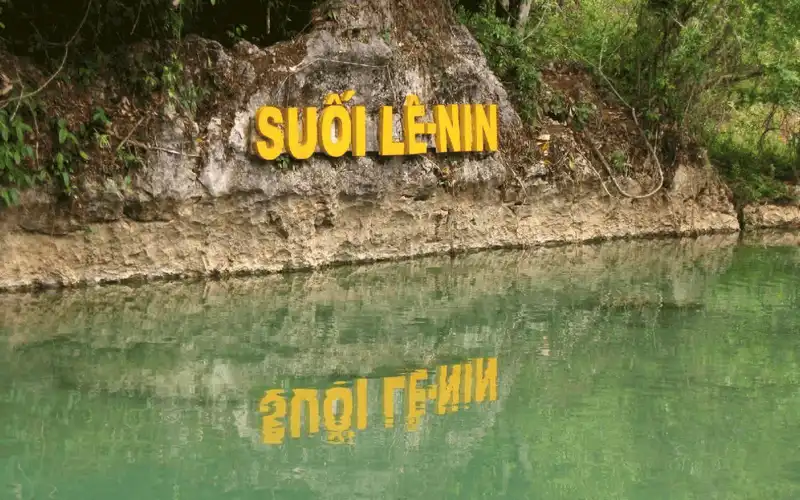 Wanderlust Tips Dao quanh cong vien dia chat toan cau 2018 o Cao Bang 12