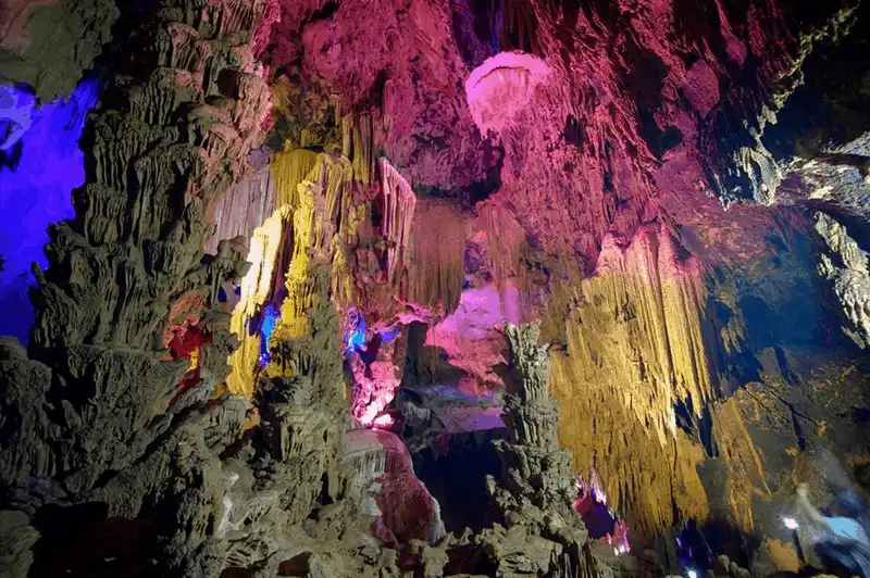 Wanderlust Tips Dao quanh cong vien dia chat toan cau 2018 o Cao Bang 9