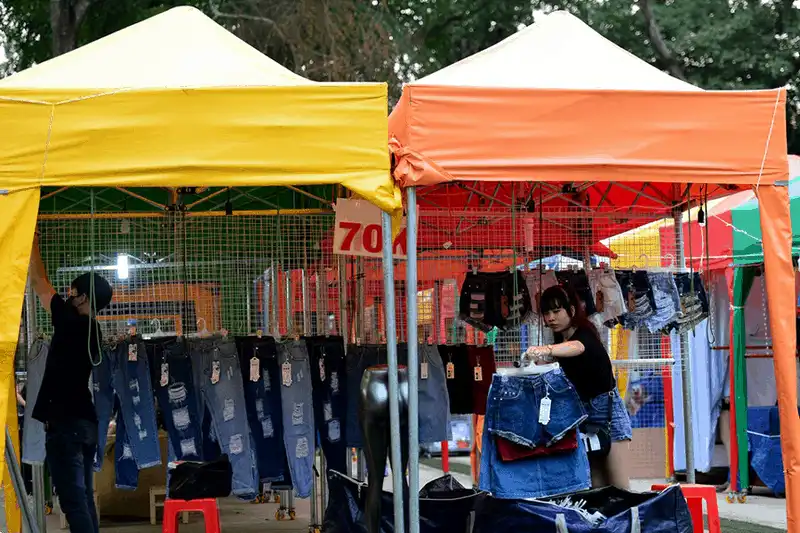 Wanderlust Tips Kham pha cho dem container ngay trung tam Sai Gon 5