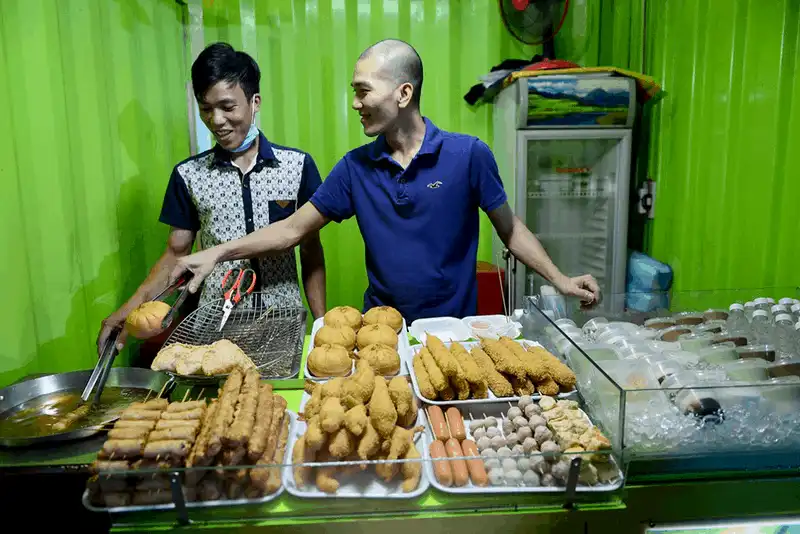 Wanderlust Tips Kham pha cho dem container ngay trung tam Sai Gon 6