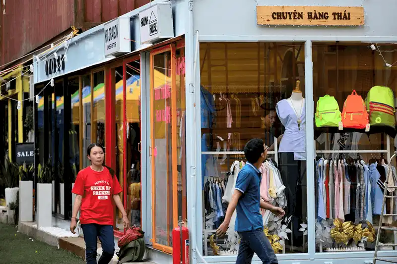 Wanderlust Tips Kham pha cho dem container ngay trung tam Sai Gon 7