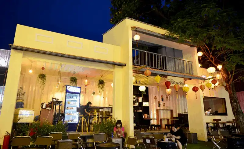 Wanderlust Tips Kham pha cho dem container ngay trung tam Sai Gon 9 e1523510283529