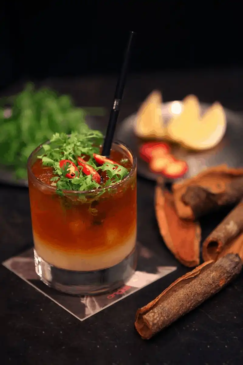 Wanderlust Tips Thuong thuc pho Viet Nam qua ly cocktail dac biet 3 Copy