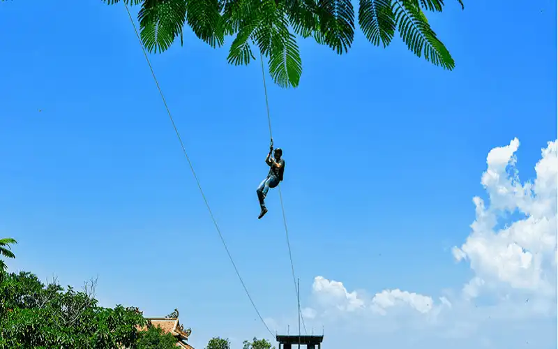Wanderlust Tips chinh phuc duong truot zipline cho nhung ai ua mao hiem o Viet Nam 4 1