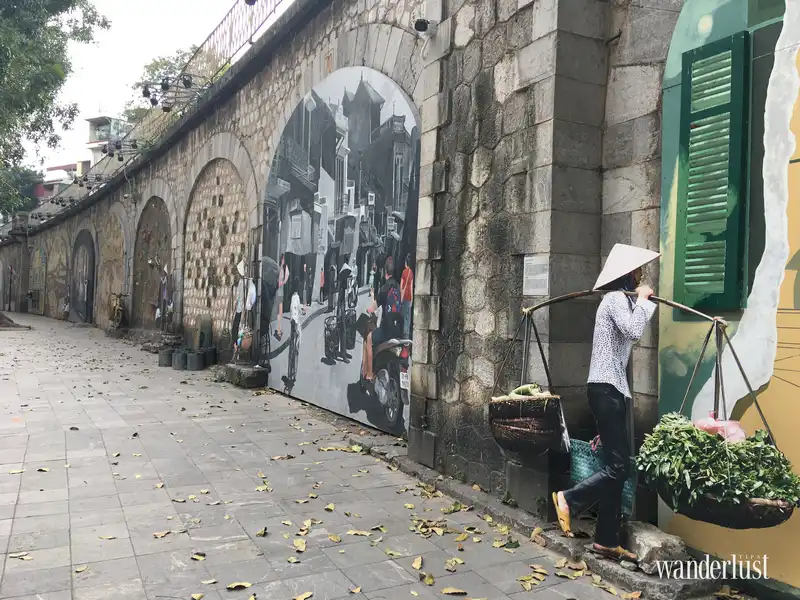 Wanderlust Tips ngam Ha Noi xua qua bich hoa tren pho Phung Hung 16