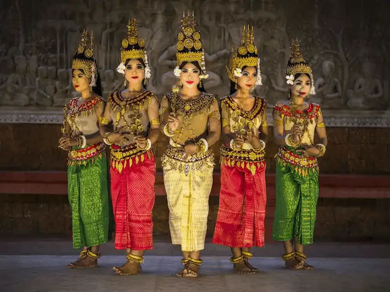 Wanderlust Tips nhung tien nu xinh dep cung dieu mua apsara cua Campuchia 2 1