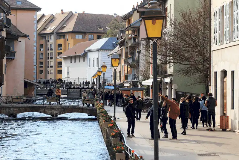 wanderlust tips annecy thanh pho quyen ru cua phap 3