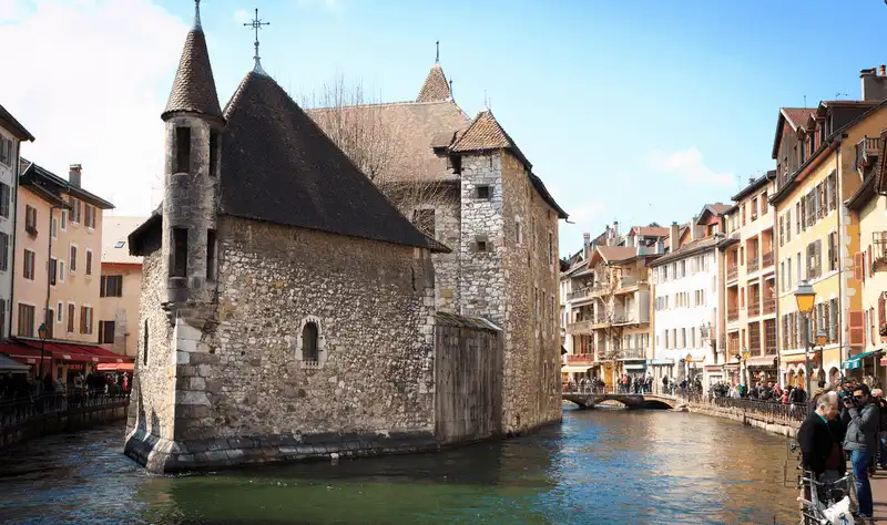 wanderlust tips annecy thanh pho quyen ru cua phap 7