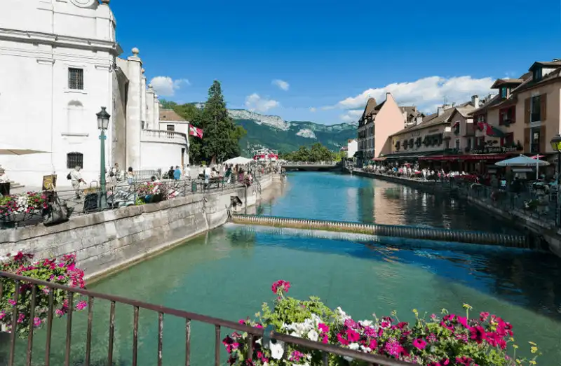 wanderlust tips annecy thanh pho quyen ru cua phap 8