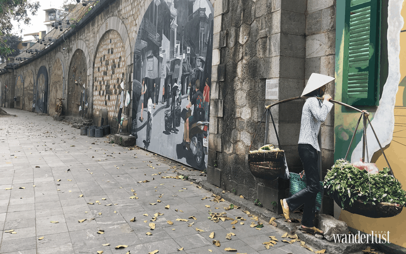 Wanderlust Tips ngam Ha Noi xua qua bich hoa tren pho Phung Hung 16 e1524479598396
