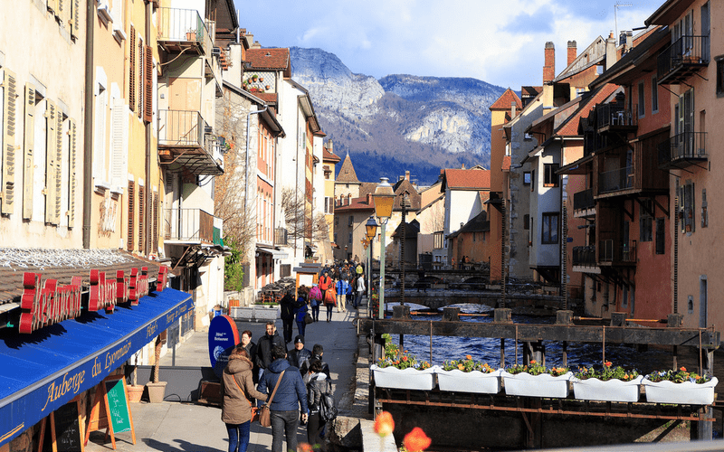 Annecy, Pháp – thị trấn tuyệt đẹp "bỏ bùa mê" du khách 5 wanderlust tips annecy thanh pho quyen ru cua phap 01