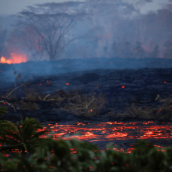 Wanderlust Tips Hawaii phai doi mat voi moi de doa tu nui lua phun trao 2