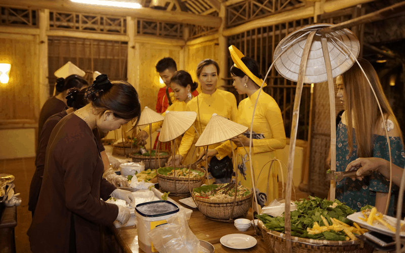 wanderlust tips Emeralda Ninh Binh Resort Spa to chuc su kien Cho Que Lang Toi4
