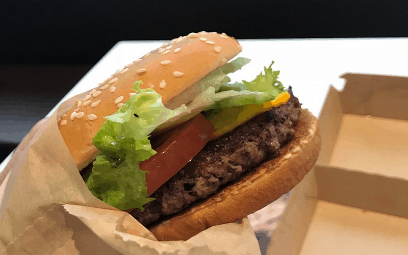 McDonald’s sẽ sử dụng thịt bò tươi kẹp hamburger