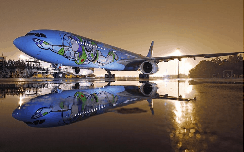 Độc đáo chiếc máy bay "hoạt hình" dành cho fan Disney 5 Wanderlust Tips chiec may bay hoat hinh danh cho fan disney 6 1