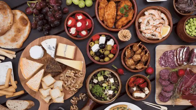 Tạp chí du lịch Wanderlust Tips 5 nền ẩm thực tuyệt vời nhất thế giới