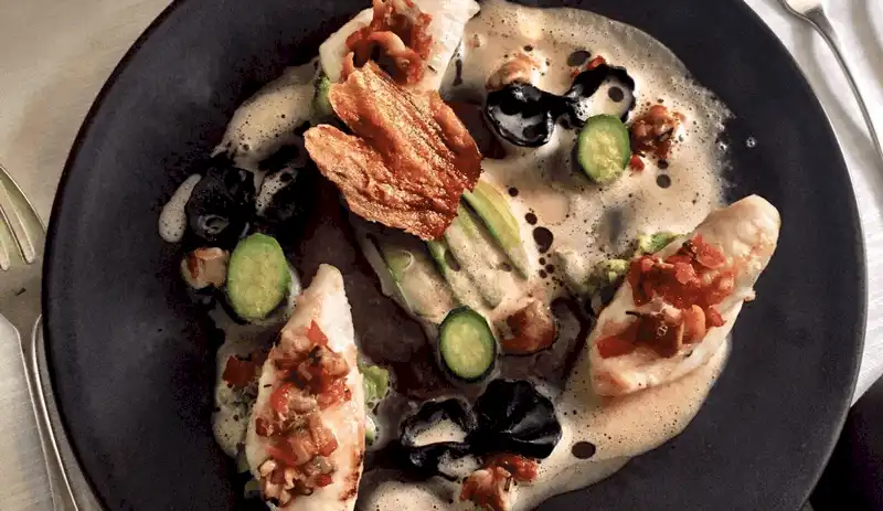 Tạp chí du lịch Wanderlust Tips 5 nền ẩm thực tuyệt vời nhất thế giới