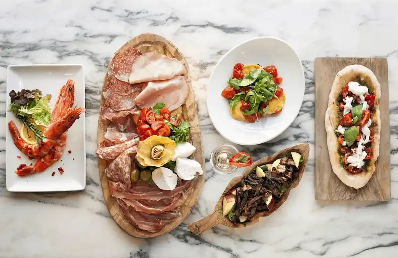 Tạp chí du lịch Wanderlust Tips 5 nền ẩm thực tuyệt vời nhất thế giới