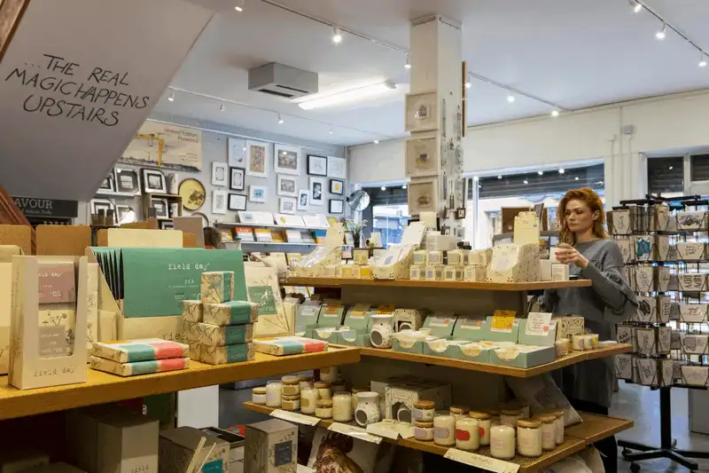 Tạp chí du lịch Wanderlust Tips 5 điểm mua sắm lừng danh ở Belfast Vương quốc Anh