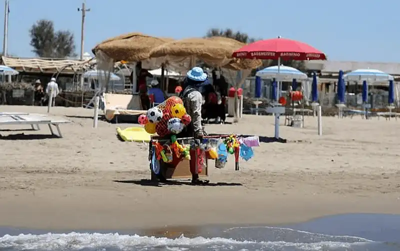 Chịu phạt 6.000Euro nếu du khách mua hàng giả ở Ý 6 Tạp chí du lịch Wanderlust Tips Chịu phạt 6.000 euro nếu du khách mua hàng giả ở Ý