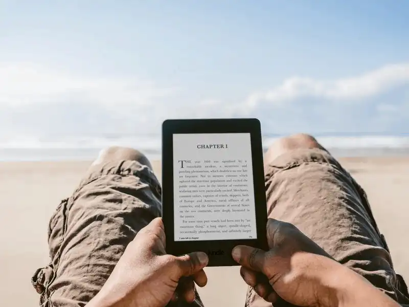 Tạp chí du lịch Wanderlust Tips5 phụ kiện công nghệ du lịch giúp bạn giải trí trong chuyến bay dài