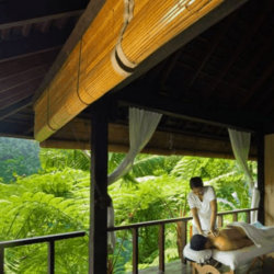 Wanderlust tips 5 spa cua khac san noi tieng nhat tren the gioi 5