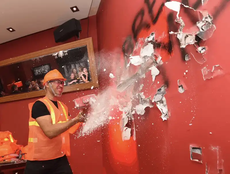 Tạp chí du lịch Wanderlust Tips dạ tiệc chia tay nhà hàng Angelina