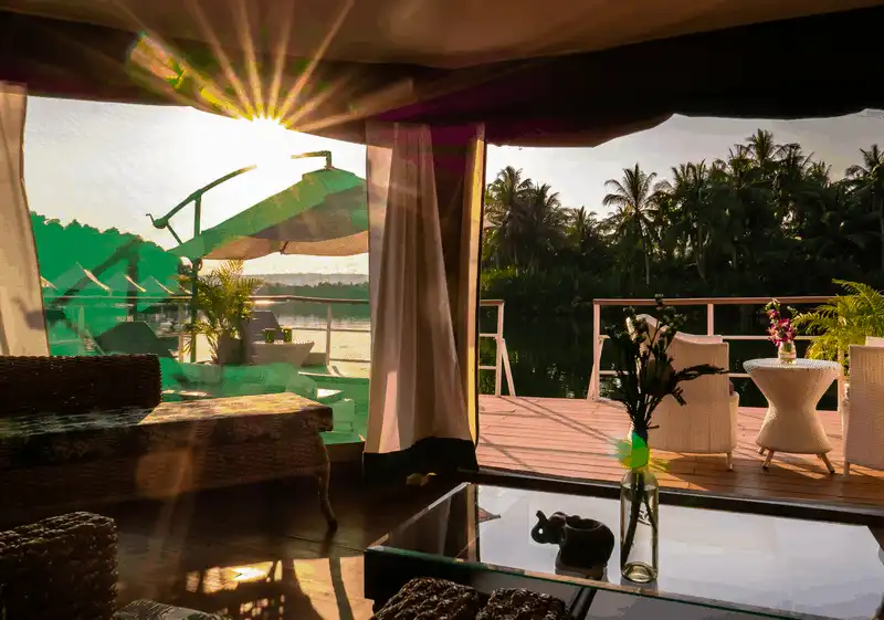 Tạp chí du lịch Wanderlust Tips Độc đáo 4 khu nghỉ dưỡng nổi ở Đông Nam Á